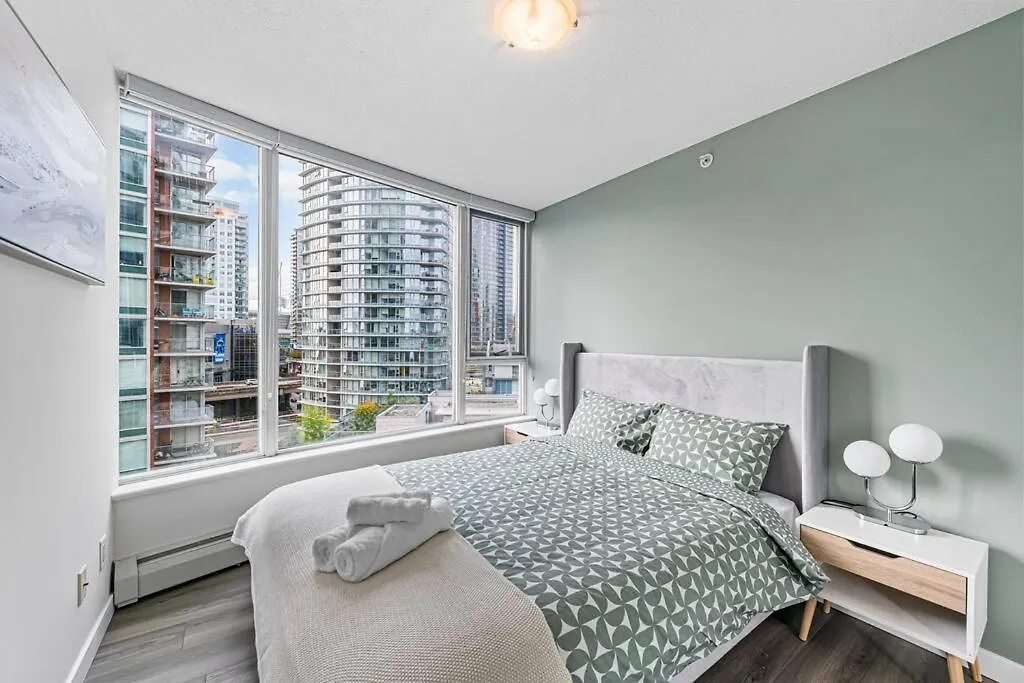 Modern Elegance Apartment Vancouver Kanada